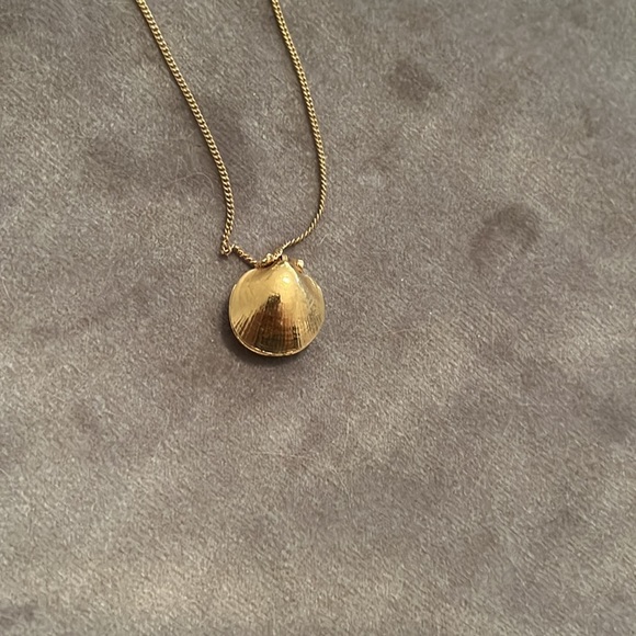 Vintage Avon shell necklace​ - Picture 3 of 6